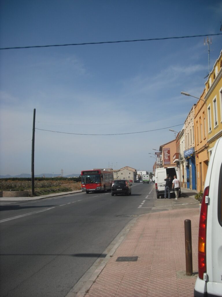 Cases_de_Bàrcena._Carretera.JPG