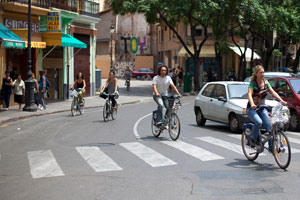 ciclistes_pels_carrers_de_valencia001_foto_helena_olcina.jpg.jpg